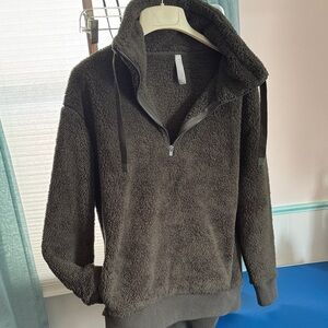 Athleta Women's olive green 1/2 zipFleece Pullover Hoodie with high low hemline